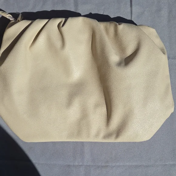 Moroccanoil Soft Cream Cosmetic Pouch - Picture 2 of 10